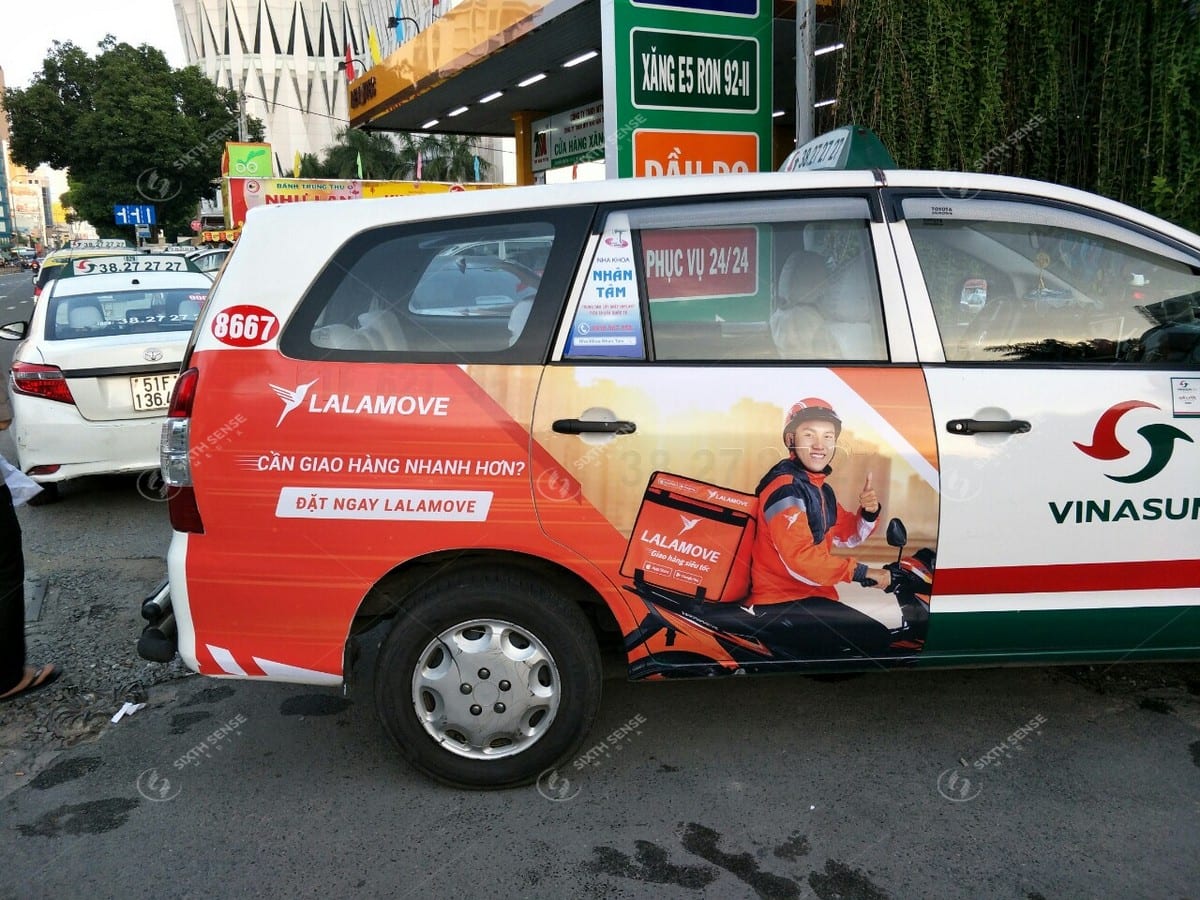 Lalamove quảng cáo trên xe taxi Vinasun