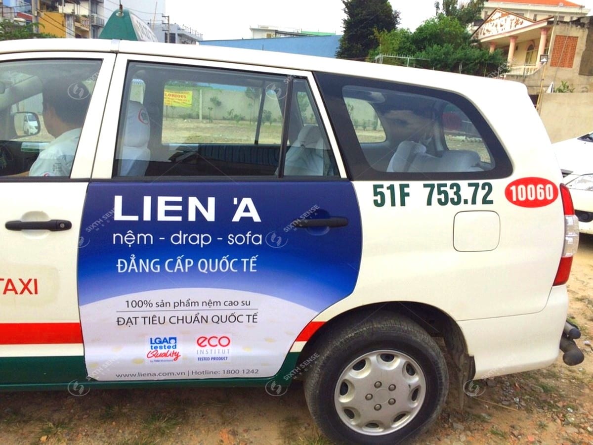 Nệm Liên Á quảng cáo trên xe taxi Vinasun tại TPHCM