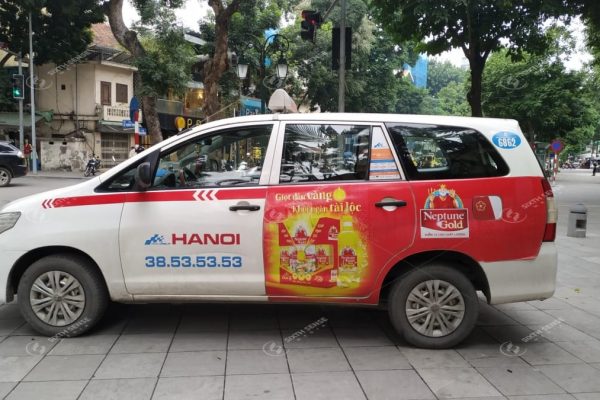 Dầu ăn neptune quảng cáo trên taxi Group