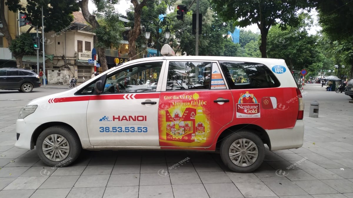Dầu ăn neptune quảng cáo trên taxi Group
