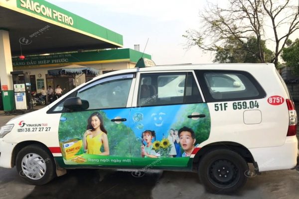 Mega We Care quảng cáo trên 4 cánh cửa taxi Vinasun Đồng Nai