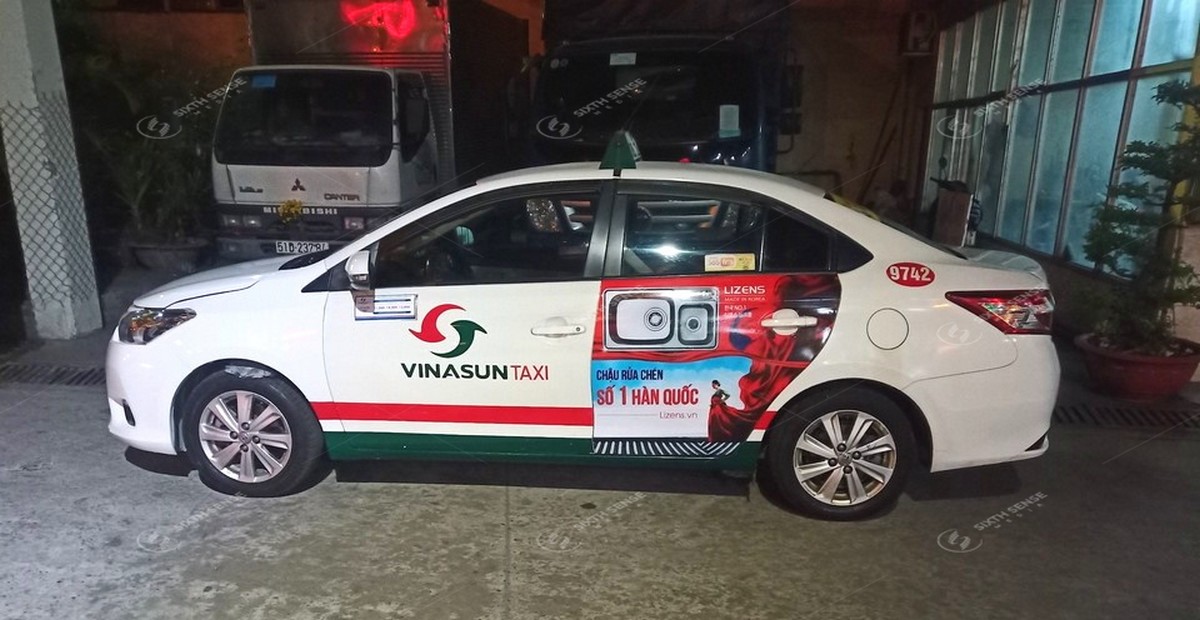 Lizens Hàn Quốc quảng cáo trên taxi Vinasun tại TPHCM