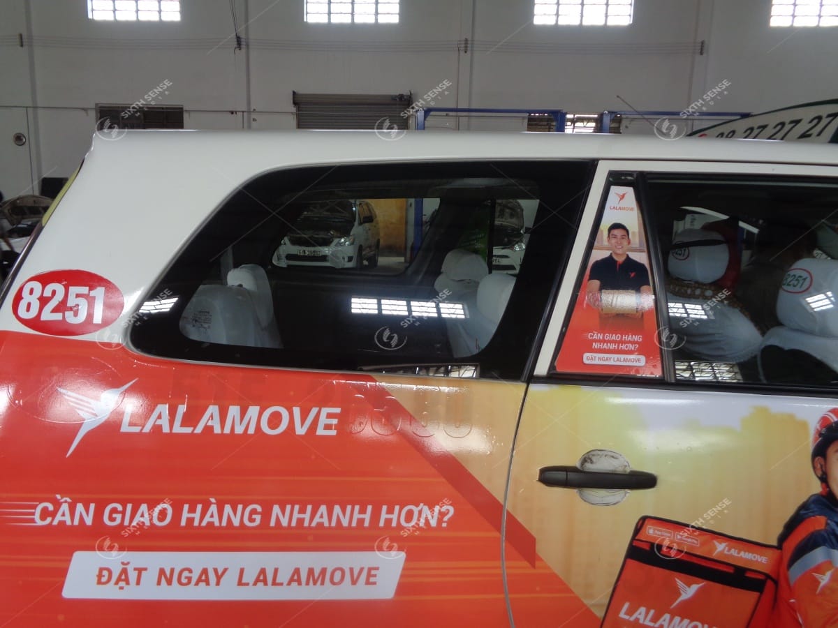 Lalamove triển khai dán quảng cáo kính xe