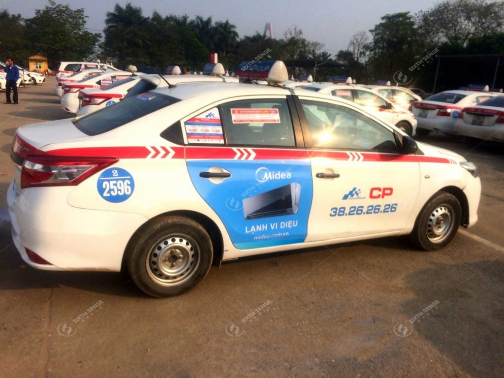 Quảng cáo Điều hòa Midea trên cửa xe taxi Group tại Hà Nội