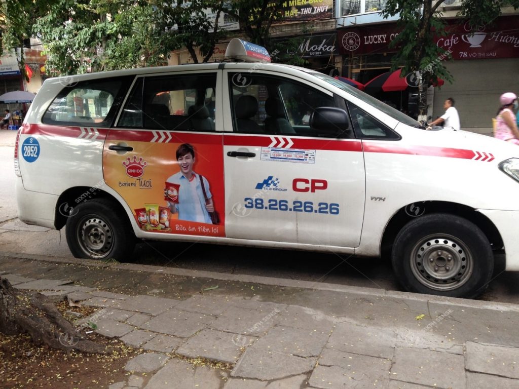 Kinh Đô quảng cáo trên cửa xe taxi Group tại Hà Nội
