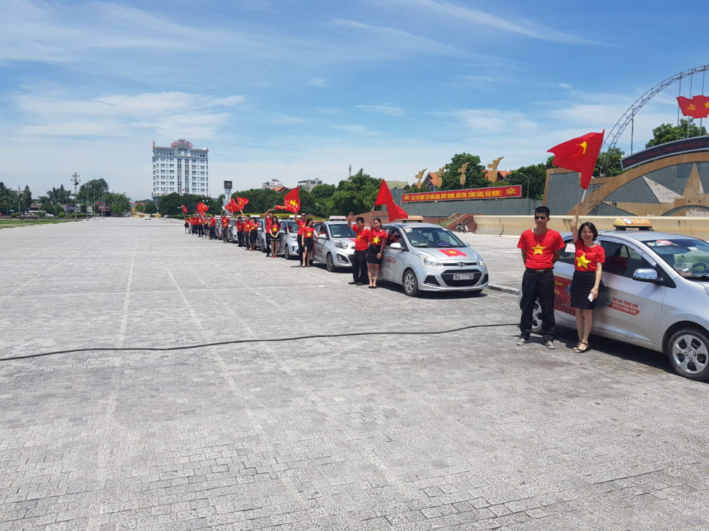 quảng cáo trên xe taxi Bắc Trung Nam