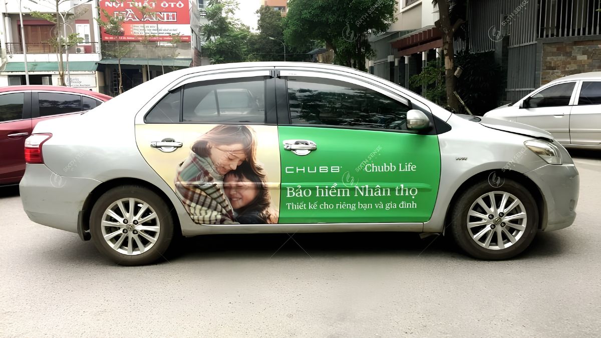Biển quảng cáo taxi gia đình giúp thương hiệu tăng độ phủ và tiếp cận khách hàng trên nhiều tuyến đường. (Nguồn: Dự án SSM)