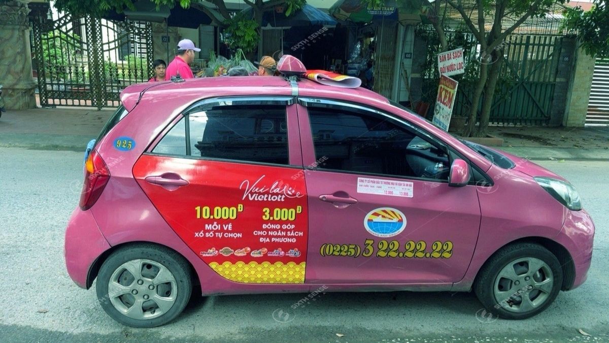 Quảng cáo taxi tạo độ phủ hình ảnh khi phương tiện di chuyển liên tục. (Nguồn: Dự án SSM)