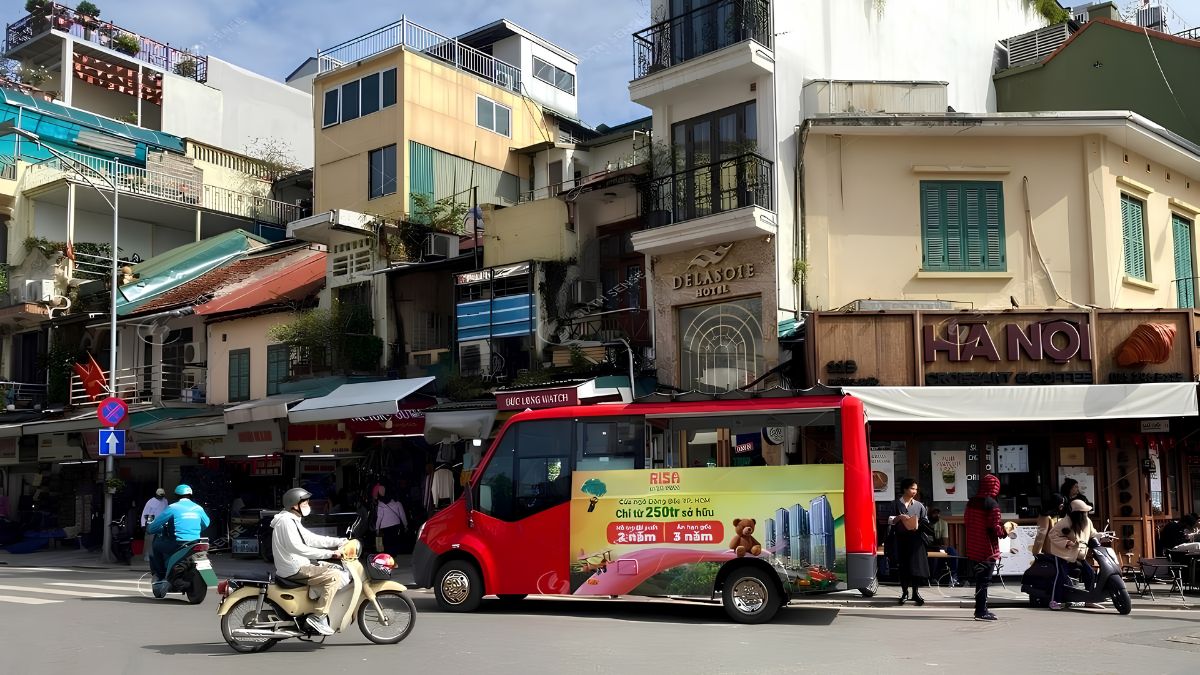 Doanh nghiệp cần theo dõi và nghiệm thu quảng cáo bus taxi để đảm bảo đúng số lượng, vị trí và chất lượng triển khai